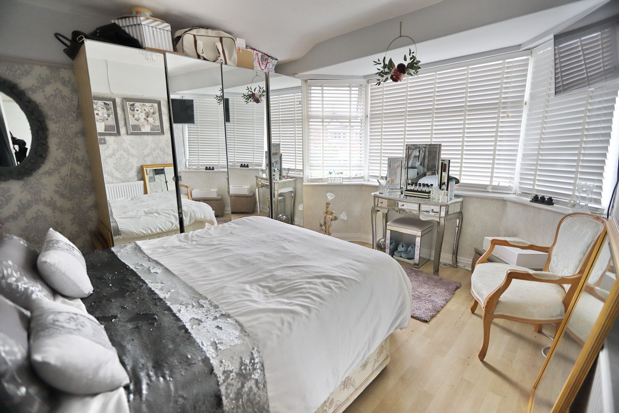 Images for Kings Avenue, Whitefield, M45