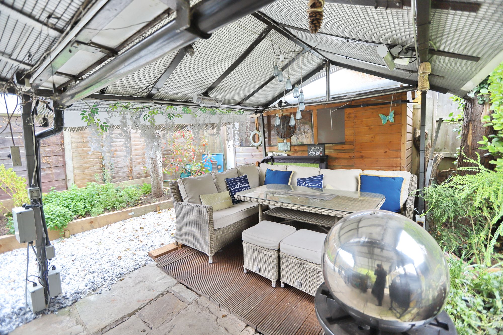 Images for Kings Avenue, Whitefield, M45