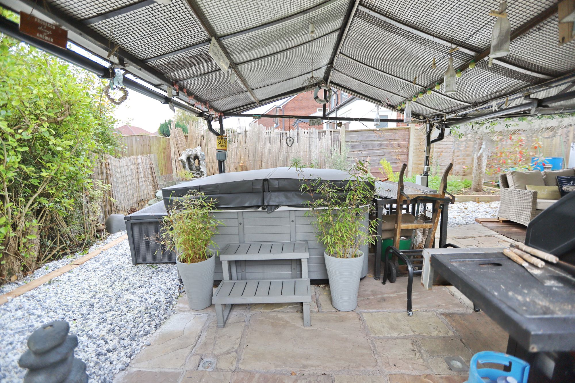 Images for Kings Avenue, Whitefield, M45