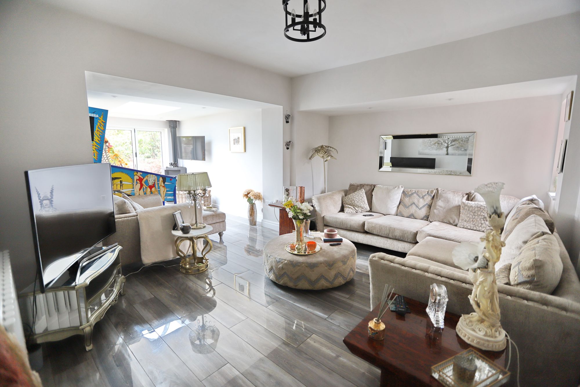 Images for Kings Avenue, Whitefield, M45