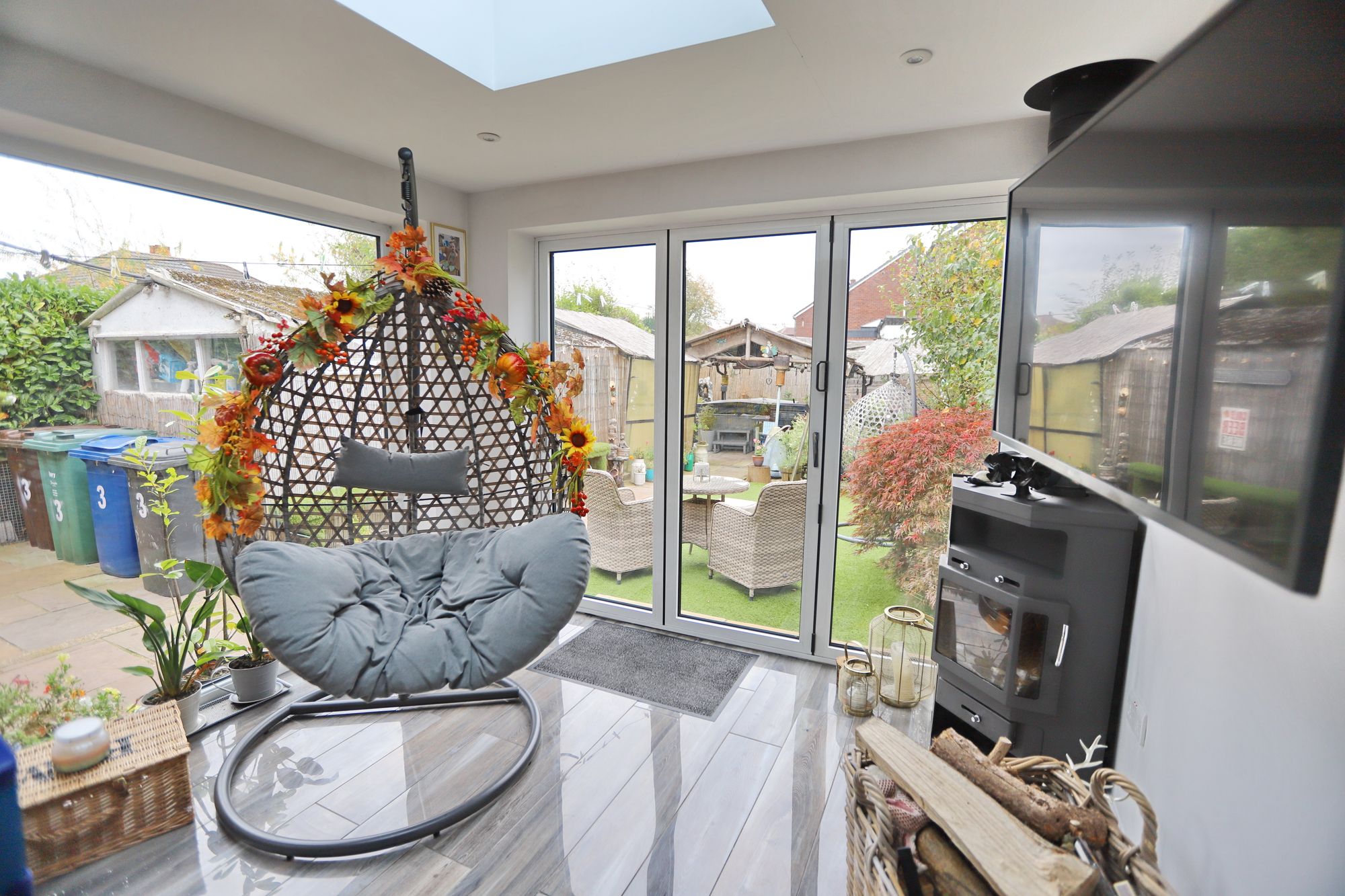 Images for Kings Avenue, Whitefield, M45