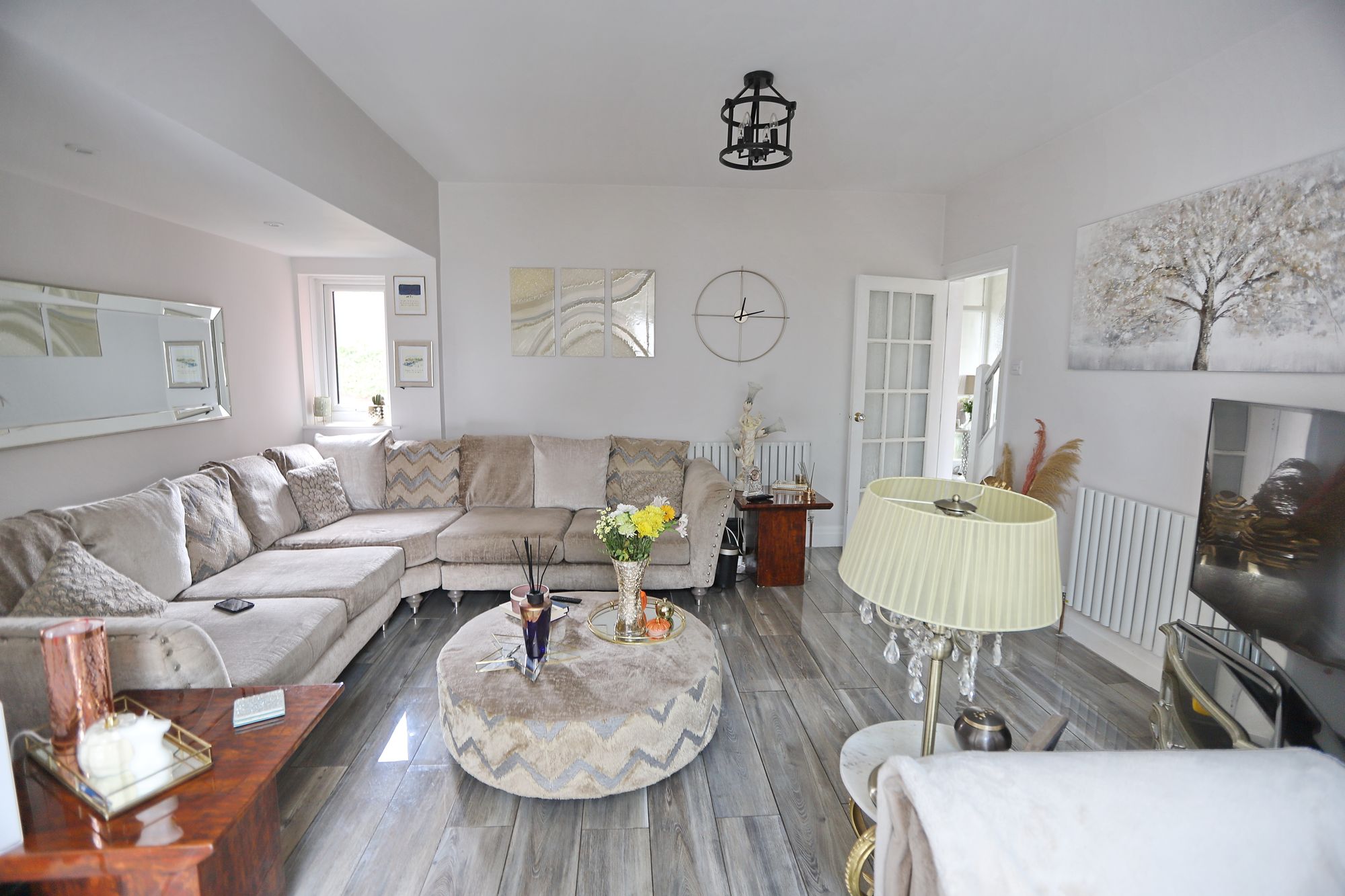 Images for Kings Avenue, Whitefield, M45