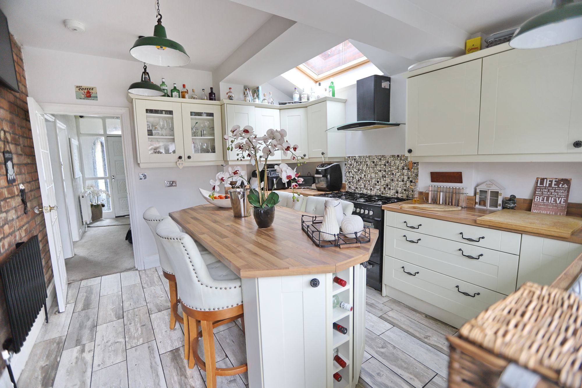 Images for Kings Avenue, Whitefield, M45