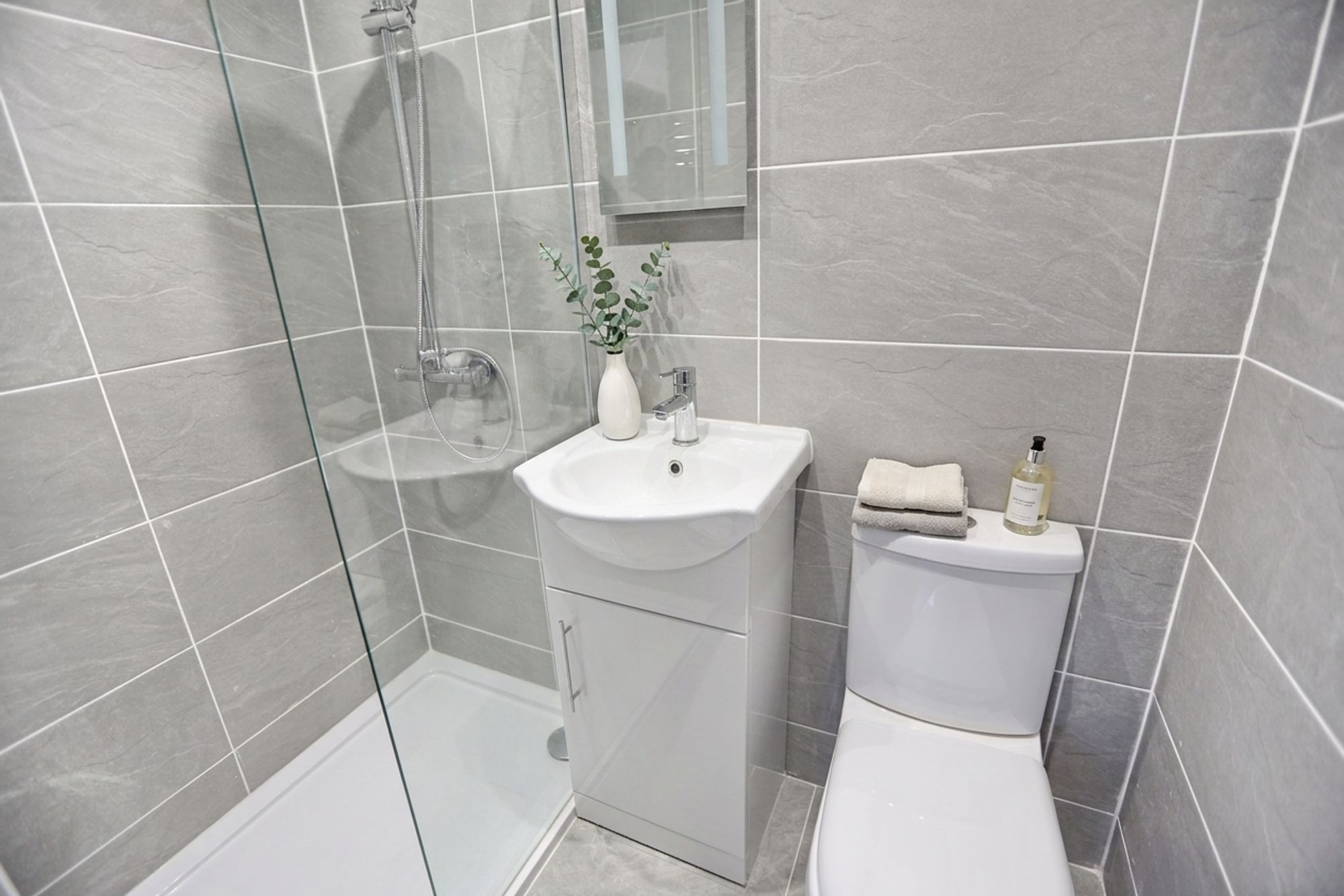 Images for Mayfair Avenue, Whitefield, M45