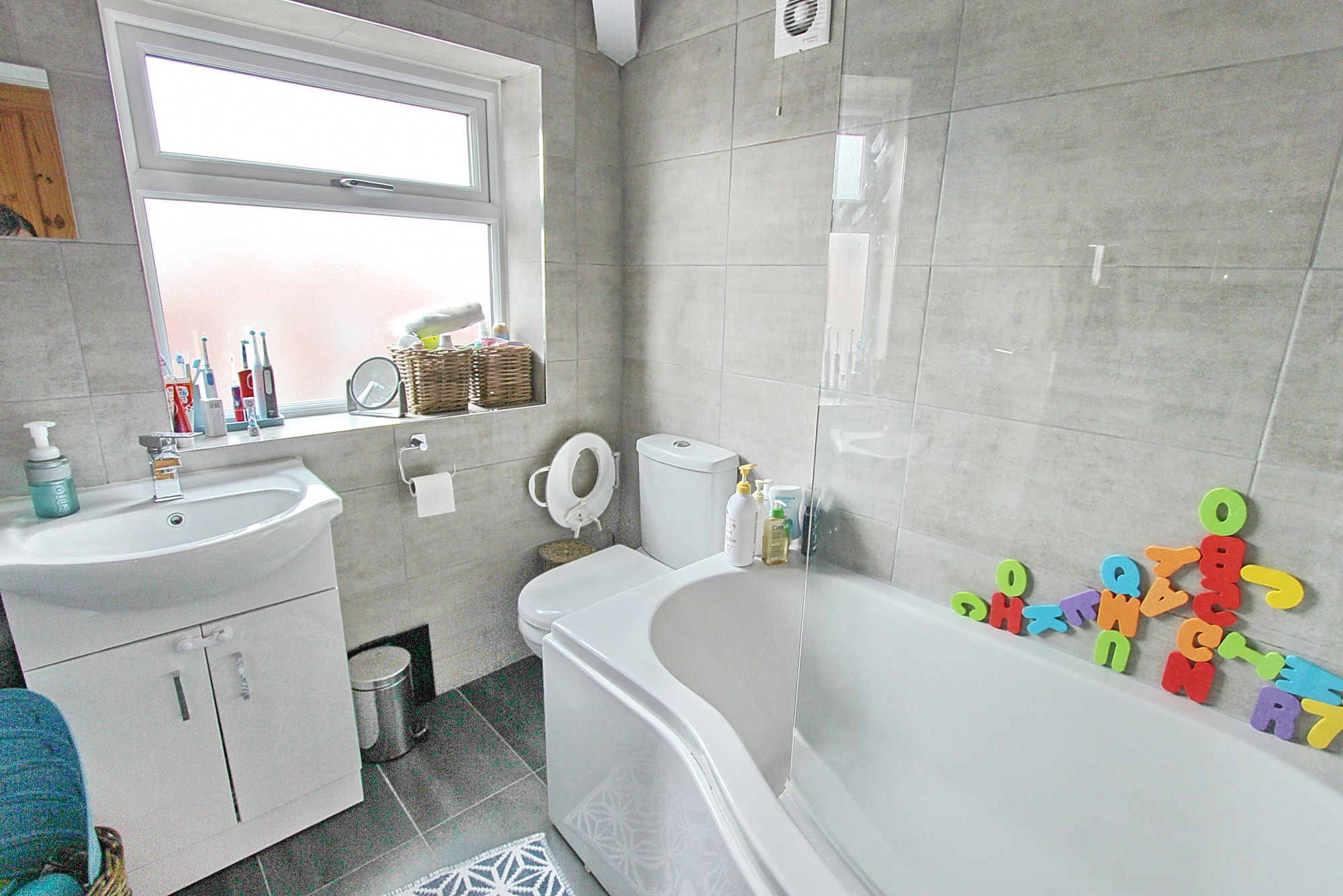 Images for Hilltop Avenue, Whitefield, M45