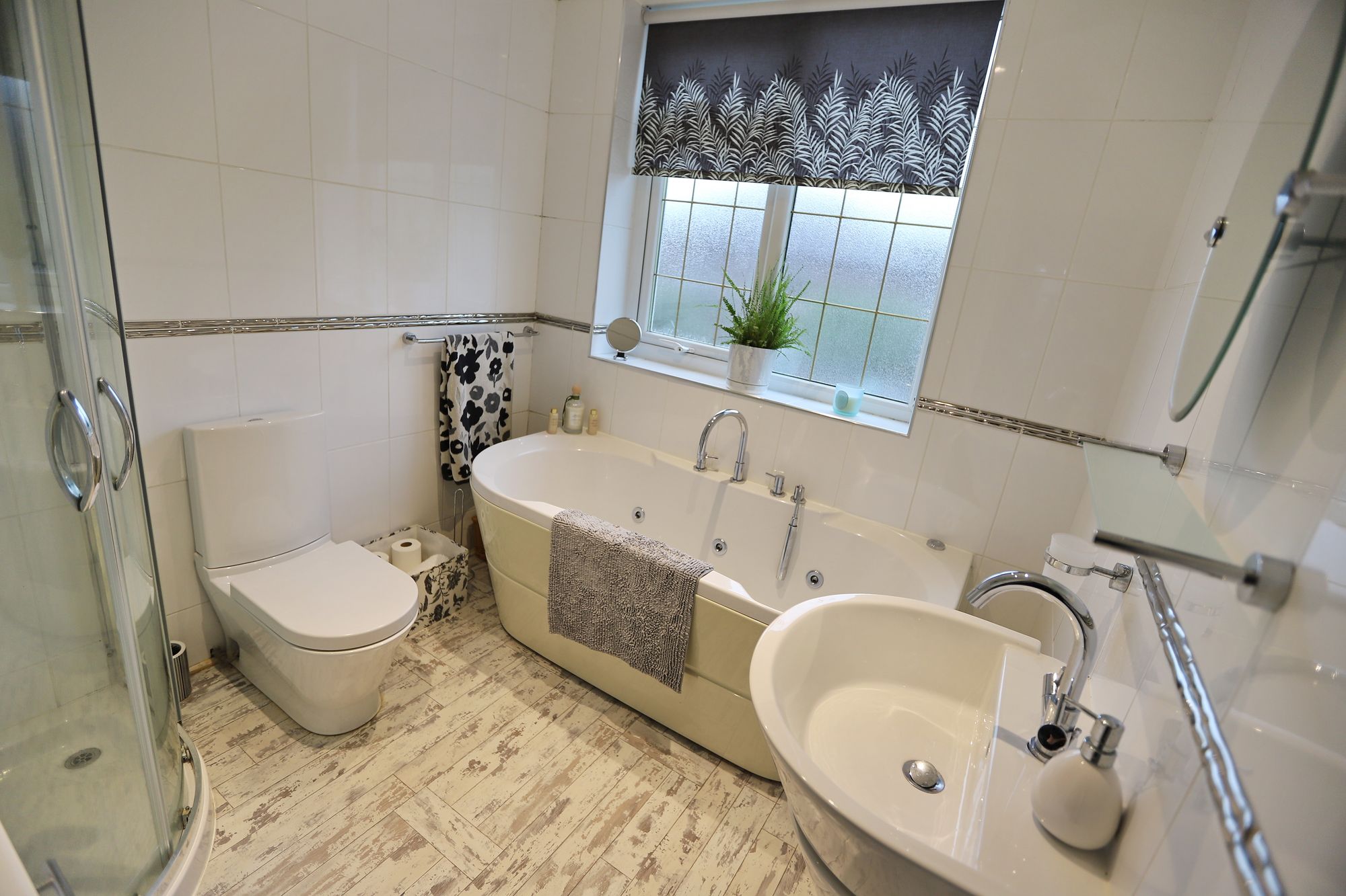 Images for Pine Avenue, Whitefield, M45