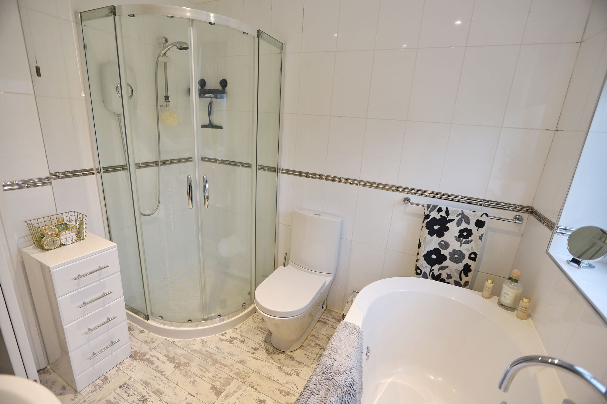 Images for Pine Avenue, Whitefield, M45