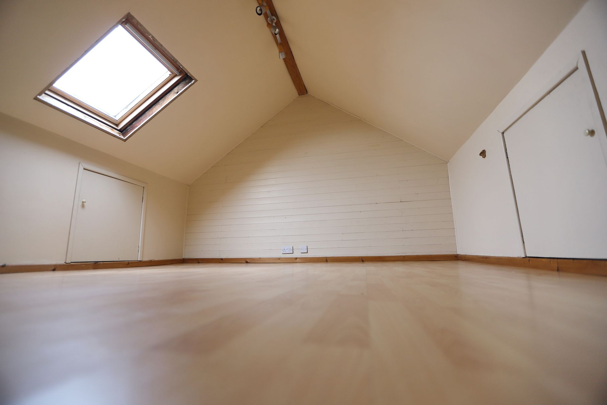 Images for Pine Avenue, Whitefield, M45