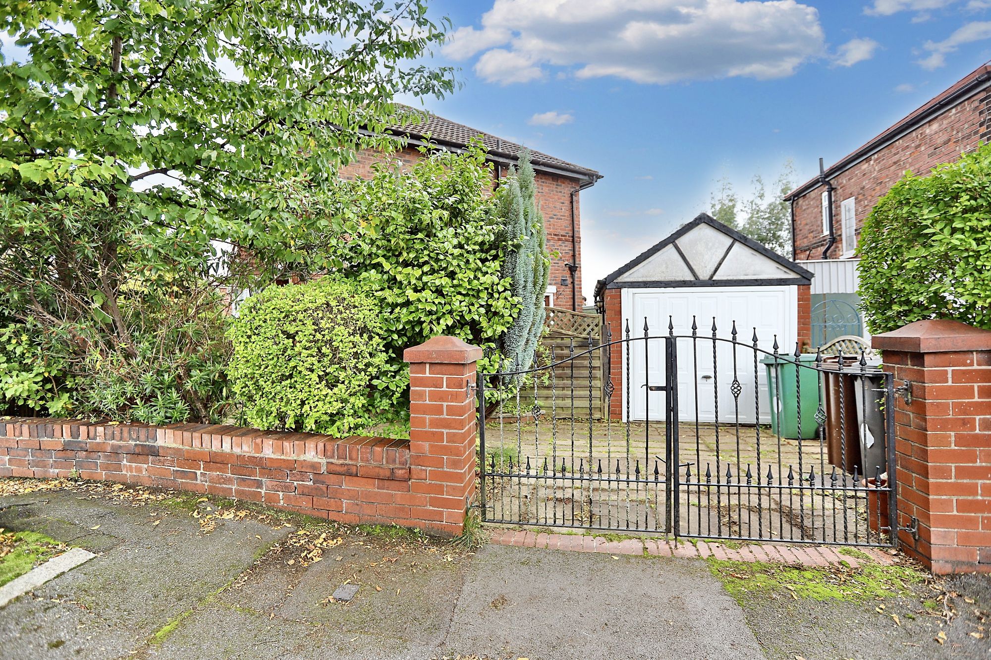 Images for Pine Avenue, Whitefield, M45