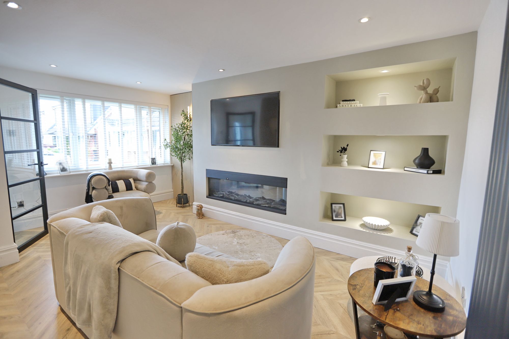 Images for Kings Avenue, Whitefield, M45