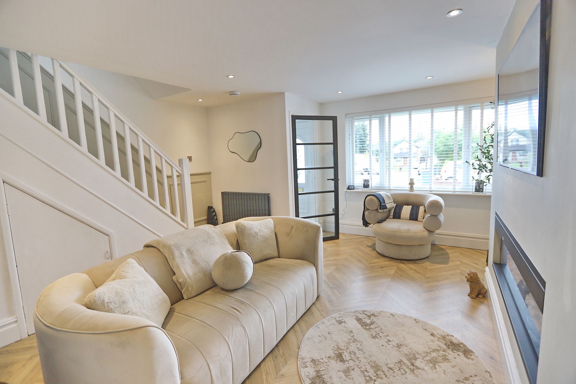 Images for Kings Avenue, Whitefield, M45