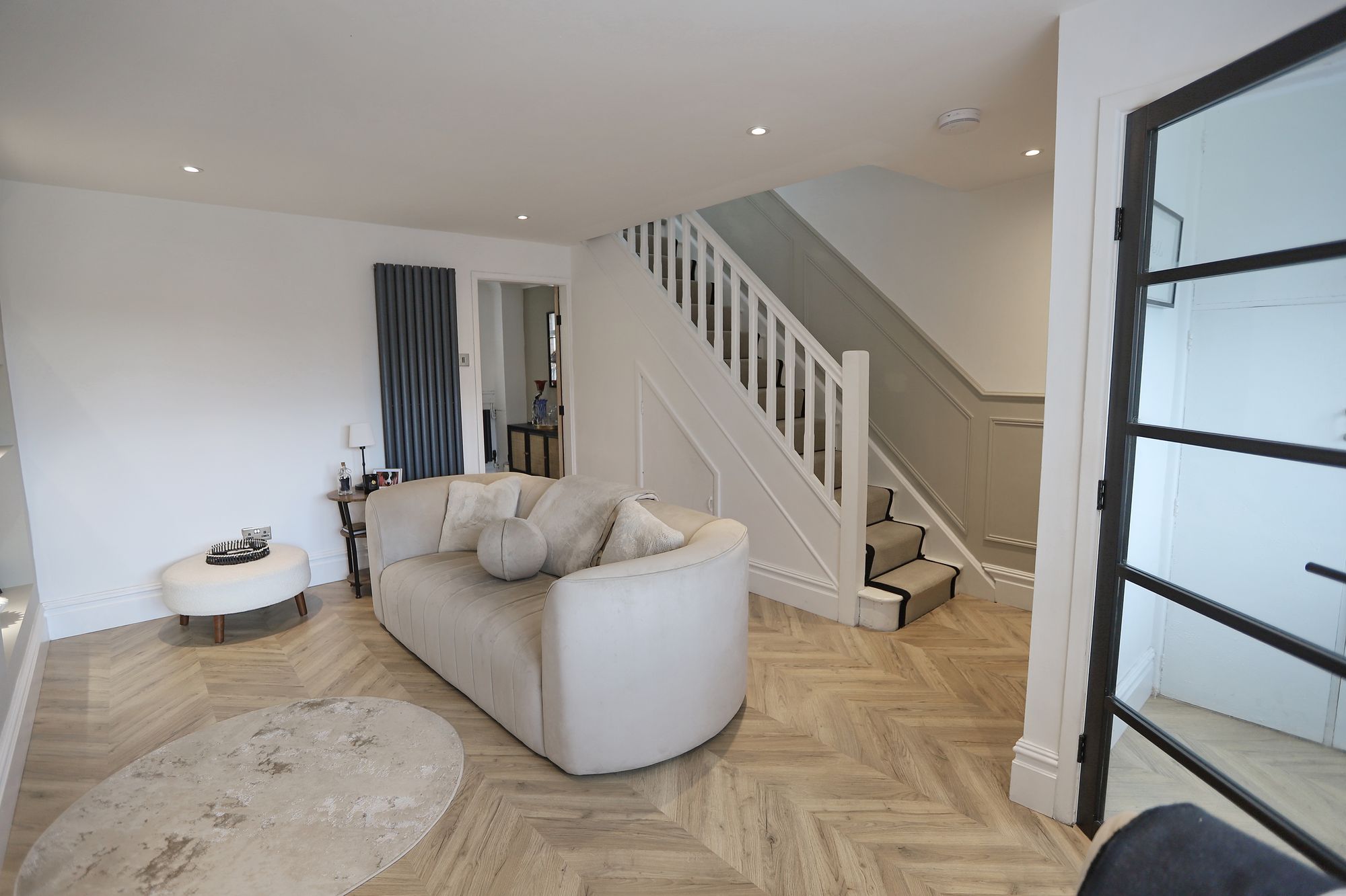 Images for Kings Avenue, Whitefield, M45