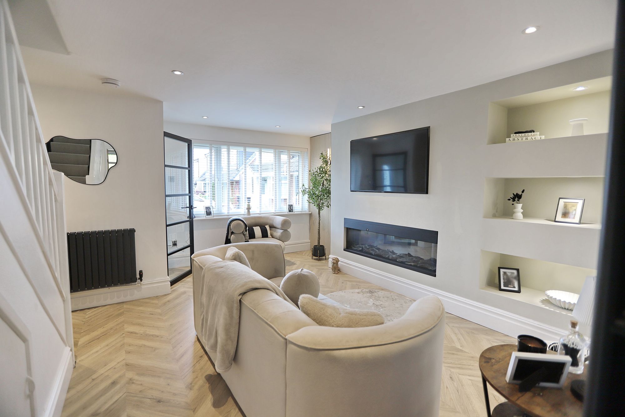 Images for Kings Avenue, Whitefield, M45